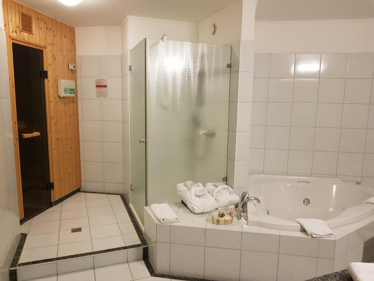 Romantik Hotel Waldschloesschen Schleswig Esterno foto