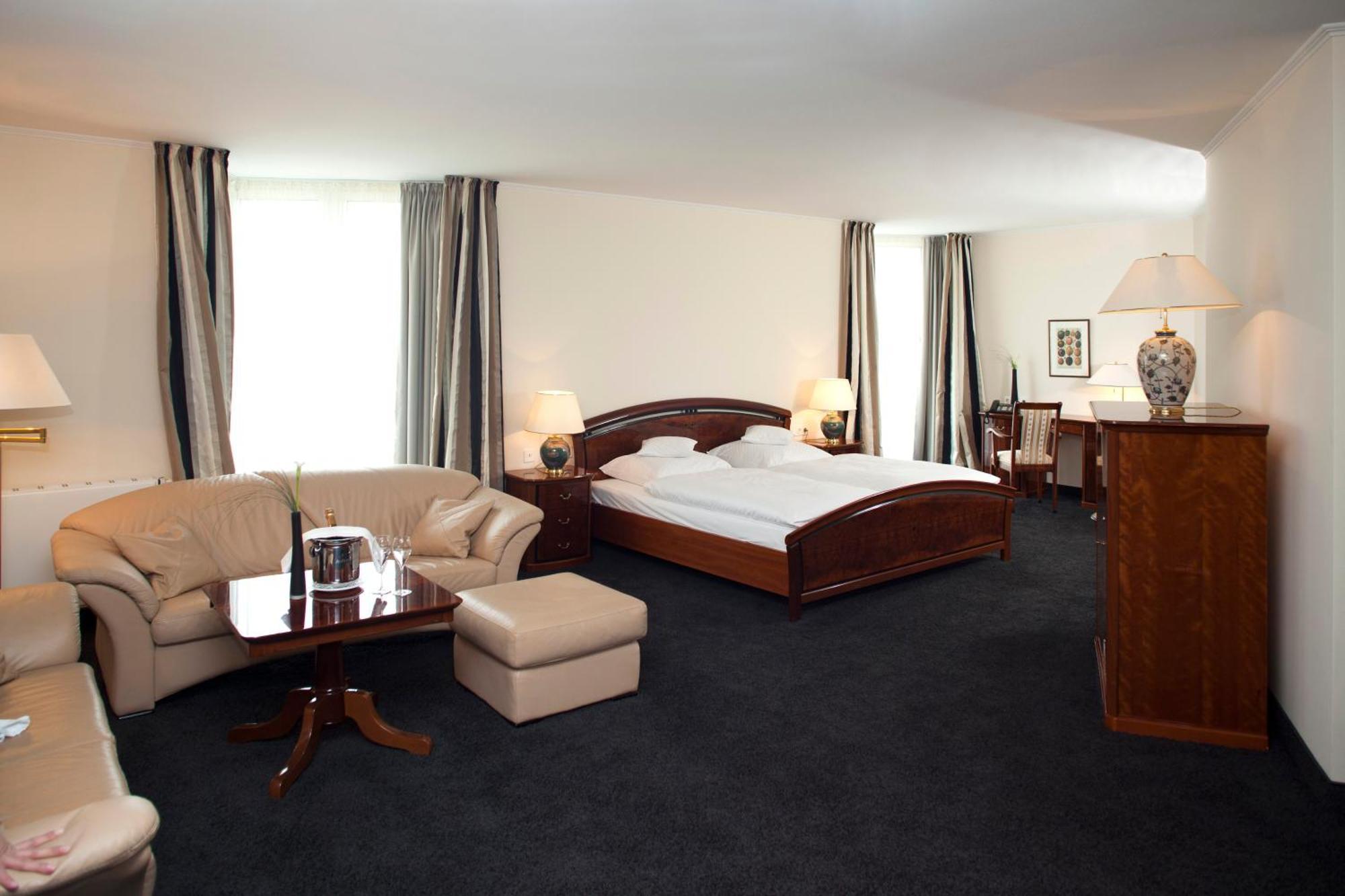 Romantik Hotel Waldschloesschen Schleswig Esterno foto